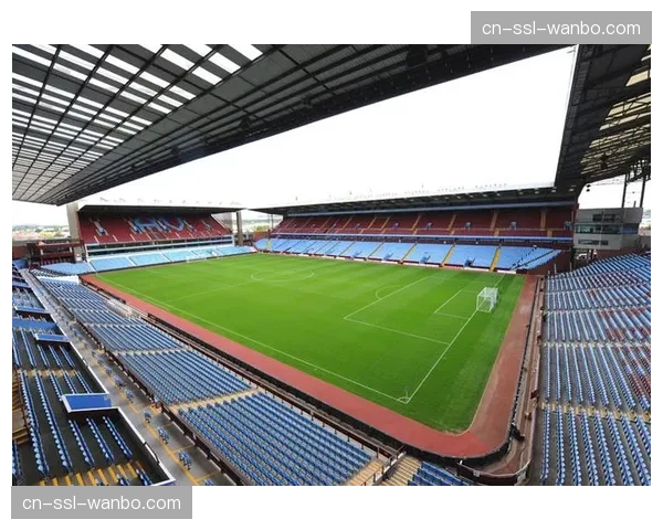 维拉公园球场启用新型LED互动看台，赛后与球迷共庆胜利形成巨大TIFO