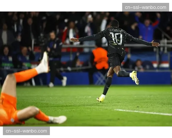 巴黎圣日耳曼公布欧冠首发,登贝莱领衔锋线三叉戟 巴黎圣日耳曼公布欧冠首发,登贝莱领衔锋线三叉戟