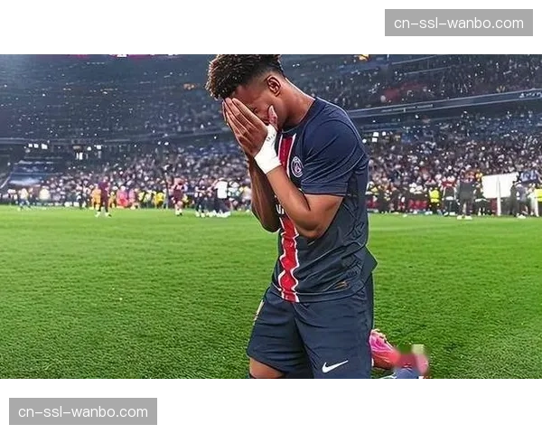 杜埃伤退影响巴黎中场轮换，恩里克需调整半决赛战术